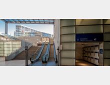 Eine moderne Bahnhofspassage mit einer Rolltreppe und einer Treppe, die nach oben zu einer offenen Fläche mit Blick auf ein Bürogebäude führt. Rechts befinden sich Schließfächer mit einem blauen Hinweisschild.