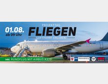 Werbegrafik für eine Veranstaltung am 01.08. ab 9 Uhr mit dem Titel "Projekttag Fliegen – Luftfahrt erleben". Im Vordergrund steht ein geparkter Airbus A320 auf einem Flughafen, beleuchtet bei Tagesanbruch. Ergänzt durch Text wird ein Rundflug mit dem Flugzeug und die Logos der Veranstalter hervorgehoben.