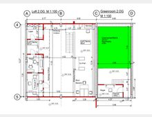 Grundriss eines Lofts und eines angrenzenden Greenrooms im 2. Obergeschoss im Maßstab 1:100. Der Loftbereich enthält Räume wie Lager, Regie, Podcast-Raum und Büro, während der Greenroom eine 39,5 m² große Fläche mit einer Raumhöhe von 4,6 m umfasst. Alle Räume sind durch Treppen und Türen verbunden, Maßangaben und Raumaufteilungen sind detailliert eingezeichnet.