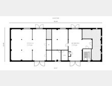 Grundriss eines Gebäudes mit zwei Hauptbereichen: einem 160 m² großen Studio auf der linken Seite und einer 160 m² großen Wohnung auf der rechten Seite. Dazwischen befinden sich zentrale Räume, darunter ein Bad und zwei WCs; außen ist ein Garten und ein Hof markiert.