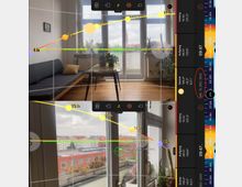 Wohnzimmer mit großen Fenstern und Blick auf einen Balkon, eingerichtet mit einem Sofa, einem Holztisch und Zimmerpflanzen. Der Bildschirm eines Sonnenpositions-Apps-Tools überlagert die Aufnahme und zeigt Sonnenverlauf und Uhrzeiten an.