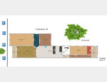 Grundriss einer Wohnung mit insgesamt fünf Zimmern, darunter eine Wohnküche, drei Schlafzimmer, zwei Bäder und ein Balkon. Der Plan zeigt zudem Parkplätze links und einen Baum im Hinterhof rechts.