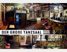 Großer Tanzsaal mit rustikalem Interieur: sichtbar sind eine Holzbar mit roten Barhockern, Polstermöbel, Ziegelwände, Holzböden und offene Holzbalken an der Decke. Der Raum hat eine gemütliche, industrielle Atmosphäre und verfügt über eine erhöhte Galerie.