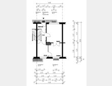 Grundriss eines Gebäudes mit beschrifteten Räumlichkeiten, darunter „Windfang“, „Flur“, „Küche“, „Zimmer“ und „Kammer“. Der Plan zeigt Maße und Abstände sowie Bauzonenmarkierungen wie „Sockelzone Typ C“ und Türbreiten.