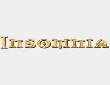 Gelbes Logo mit der Schrift "Insomnia" in einem stilisierten Schriftstil, der leicht metallisch und glänzend wirkt, mit einem kleinen rautenförmigen Symbol im Inneren des Buchstabens "O".