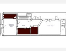 Grundriss eines Gebäudes mit einem Showroom/Warteraum (30 qm), einer Küche, einem Studio (40 qm), einem Bad/WC sowie einem Lagerraum. Der Plan zeigt mehrere Türen, Wände und Räume mit klarer Beschriftung und Größenangaben.
