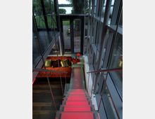 Glasgeländer)

Flur](#markdown-Geräumig)